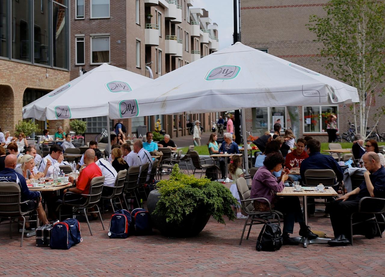 Foto Canadaplein in Alkmaar, Aussicht, Mittagessen, Abendessen, Nachbarschaft - #1