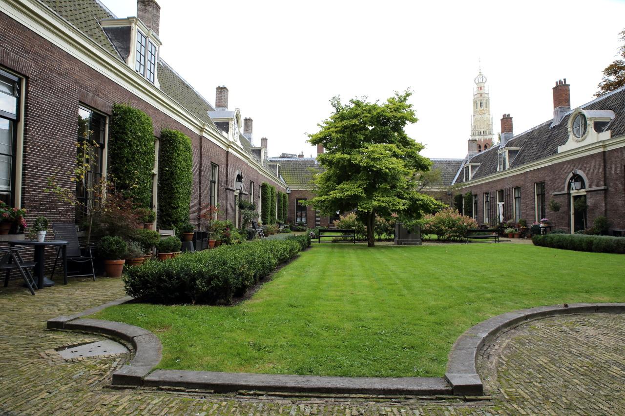 Foto Teylers Hofje in Haarlem, Aussicht, Sehenswürdigkeiten & wahrzeichen, Nachbarschaft, platz, park - #3