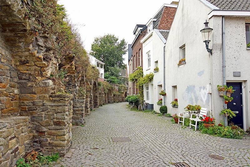 Foto Lang Grachtje en Klein Grachtje in Maastricht, Aussicht, Sehenswürdigkeiten & wahrzeichen - #1