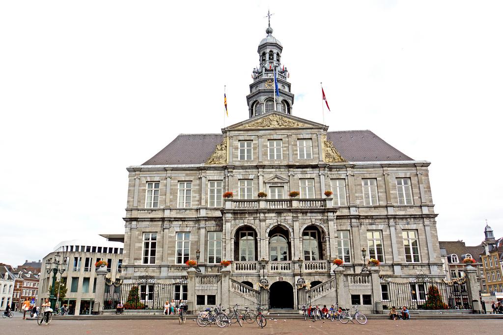 Foto Stadhuis in Maastricht, Aussicht, Sehenswürdigkeiten & wahrzeichen - #1