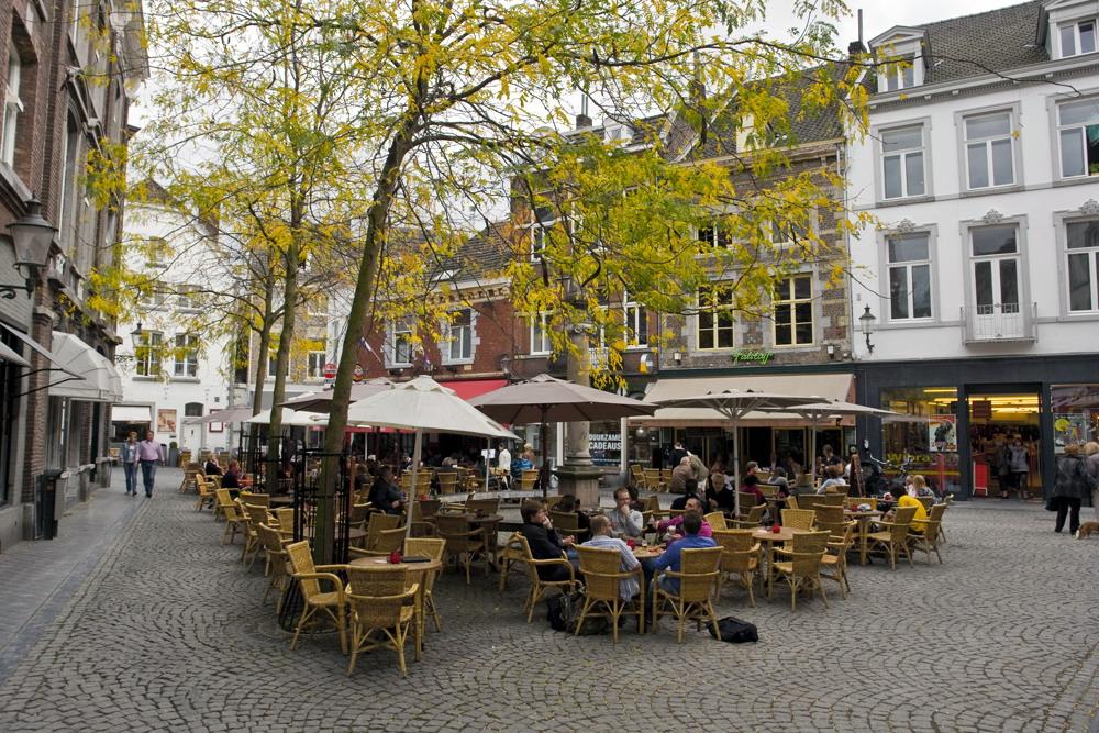 Foto Sint Amorsplein in Maastricht, Aussicht, Nachbarschaft, platz, park - #1