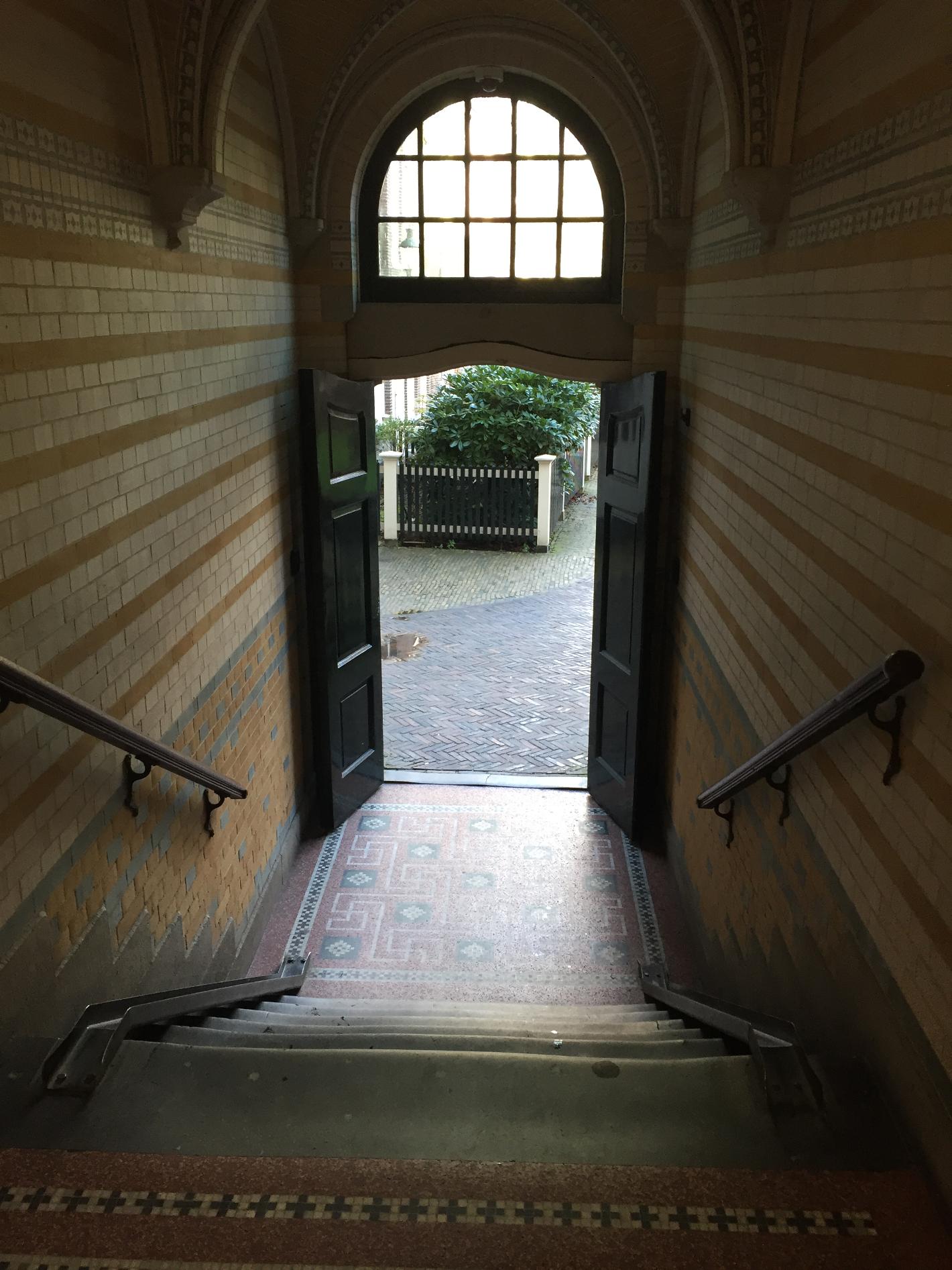 Foto Begijnhof in Amsterdam, Aussicht, Sehenswürdigkeiten & wahrzeichen, Nachbarschaft, platz, park - #1