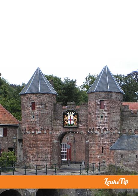 Führer historische Amersfoort Koppelpoort Muurhuzien älteste Café