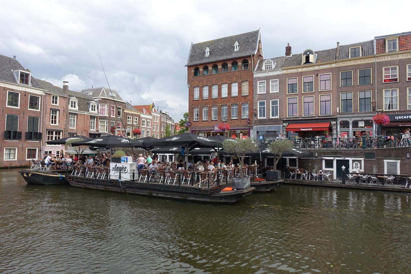 Foto Nieuwe Rijn in Leiden, Aussicht, Mittagessen, Getränk, Abendessen, Nachbarschaft - #1