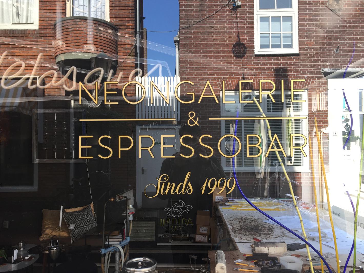 Foto Ray of Light Neongalerie & Espressobar in Alkmaar, Essen & Trinken, Kaffee, tee und kuchen, Sehenswürdigkeiten & wahrzeichen - #1