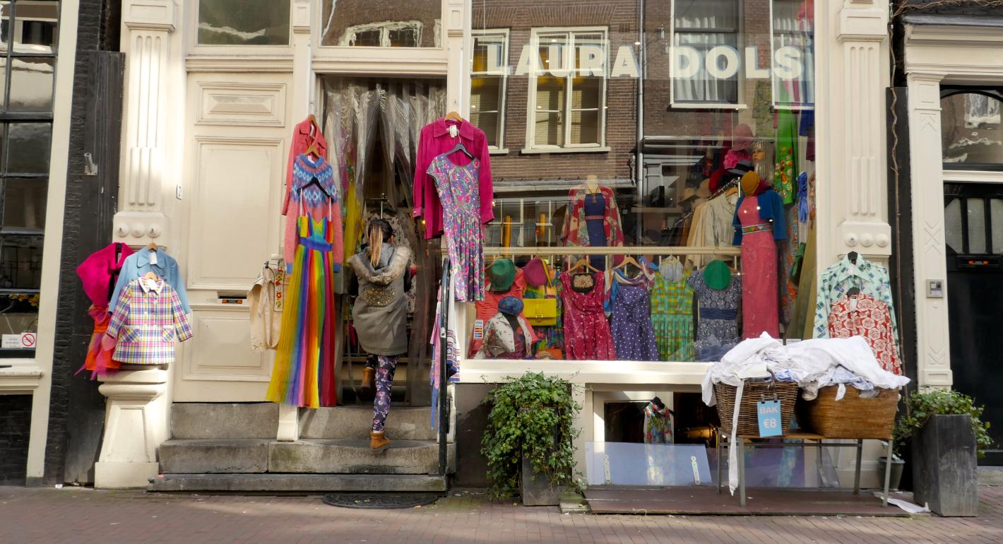 Foto Laura Dols in Amsterdam, Einkaufen, Modekleidung - #1